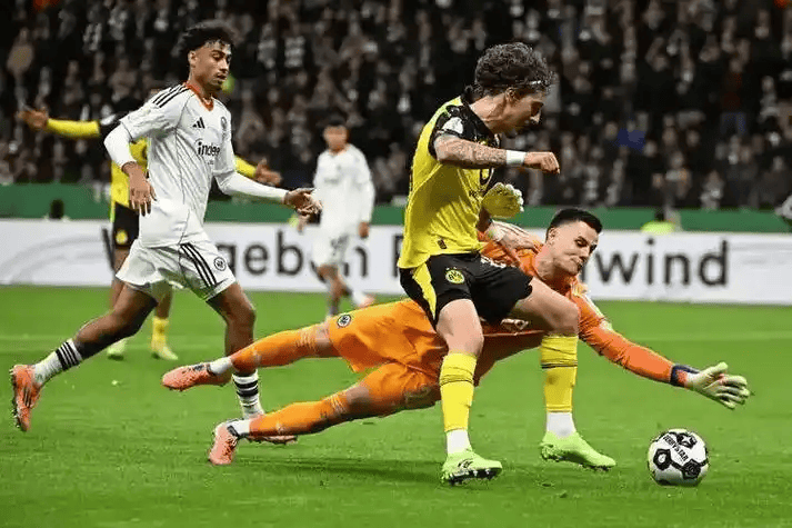 周二007德甲焦点：争四卡位战！斯图加特主场碾压残阵法兰克福？